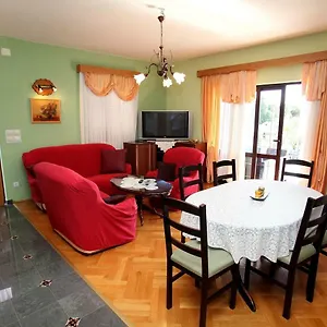 eridan-apartment.hotels-in-trogir.com/