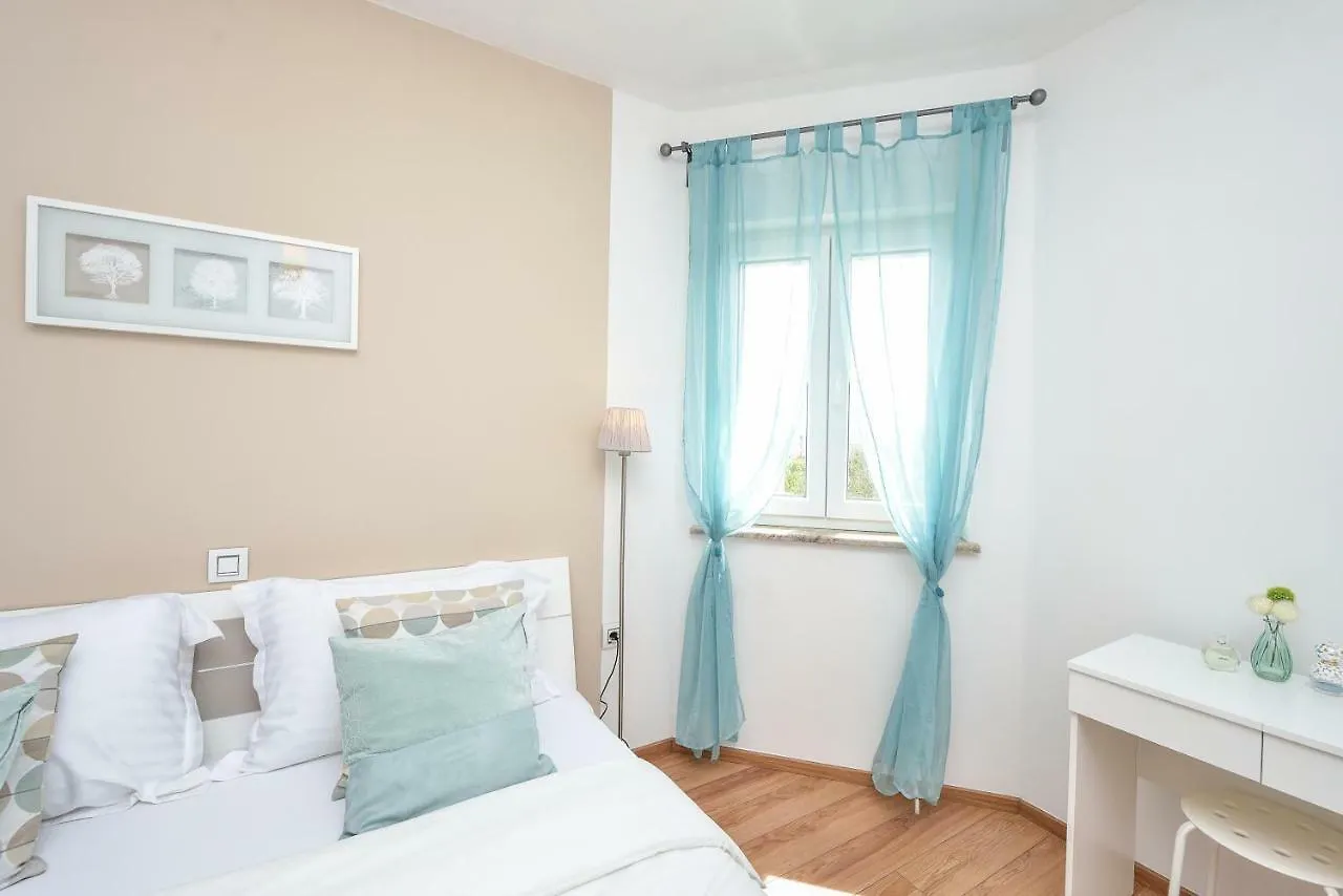 Apartments Feel Good Sukošan 0*,  Croacia