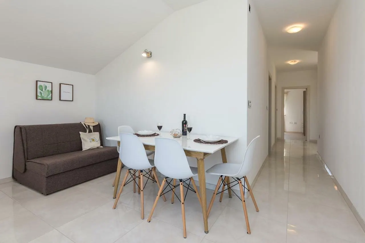 Apartments Feel Good Sukošan 0*,  Croacia